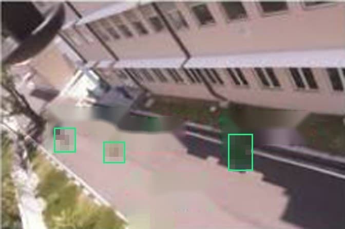Khung hình camera sự kiện xâm nhập: người trong khu vực được khoanh vùng, ảnh người đã làm mờ